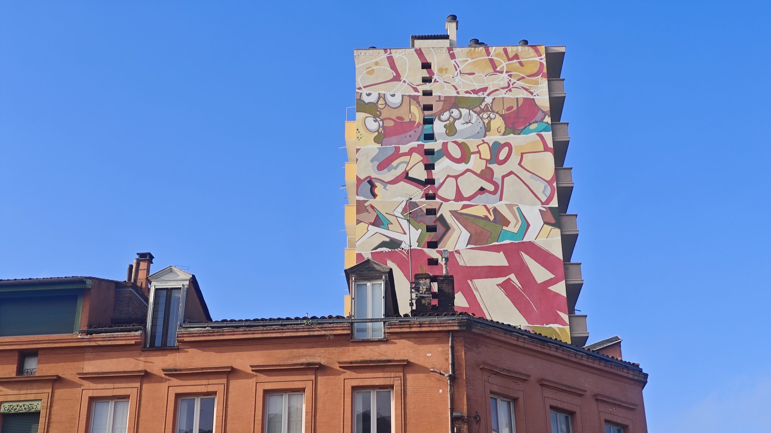 Fresque collaborative de la Truskool sur la porte d’Arnaud Bernard