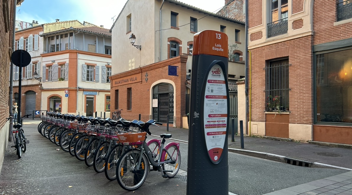 La station Lois Esquile, l'une des 400 stations présentes dans la ville rose