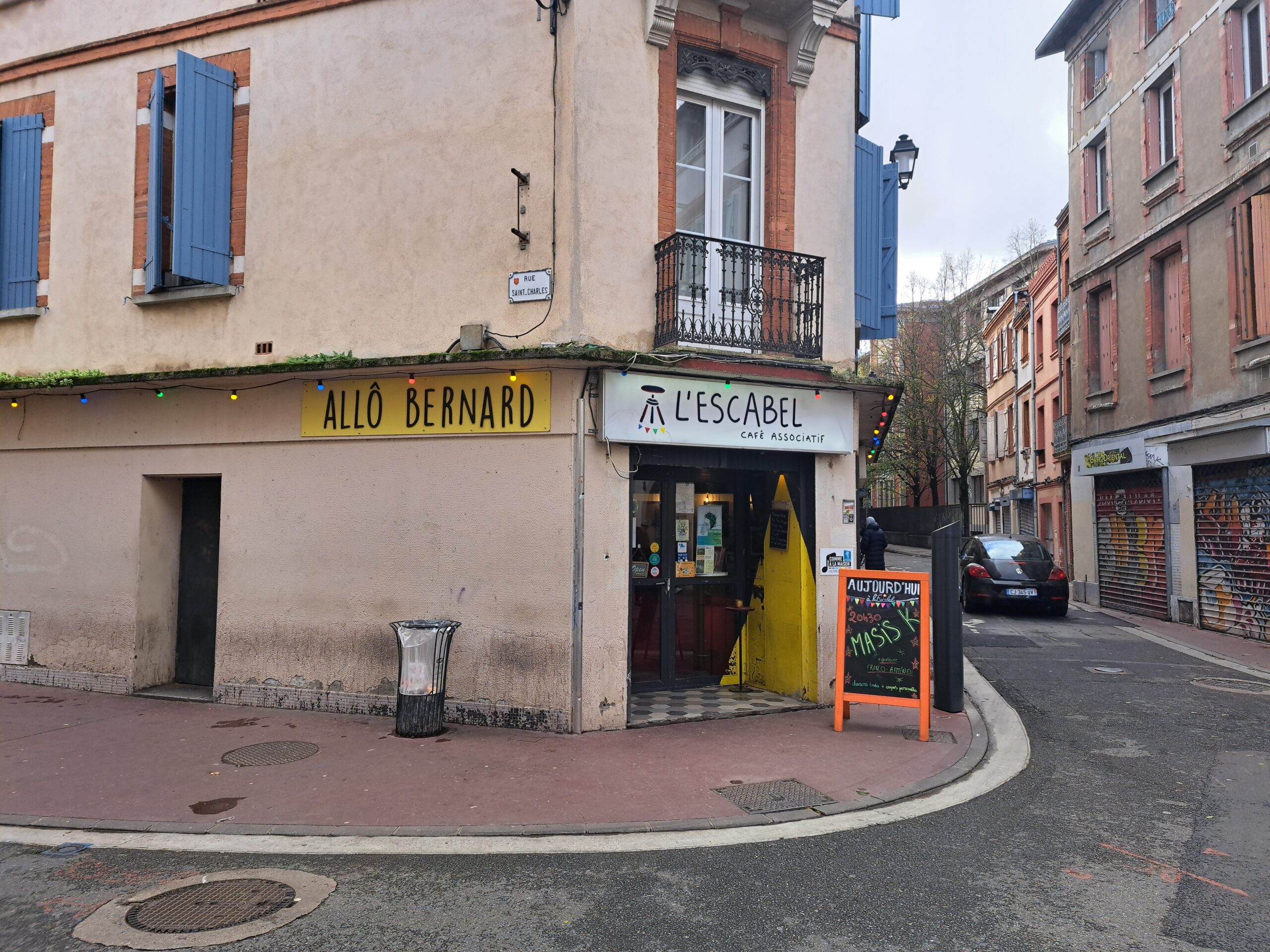 Façade de l'Escabel, café installé à Arnaud Bernard depuis 2019.