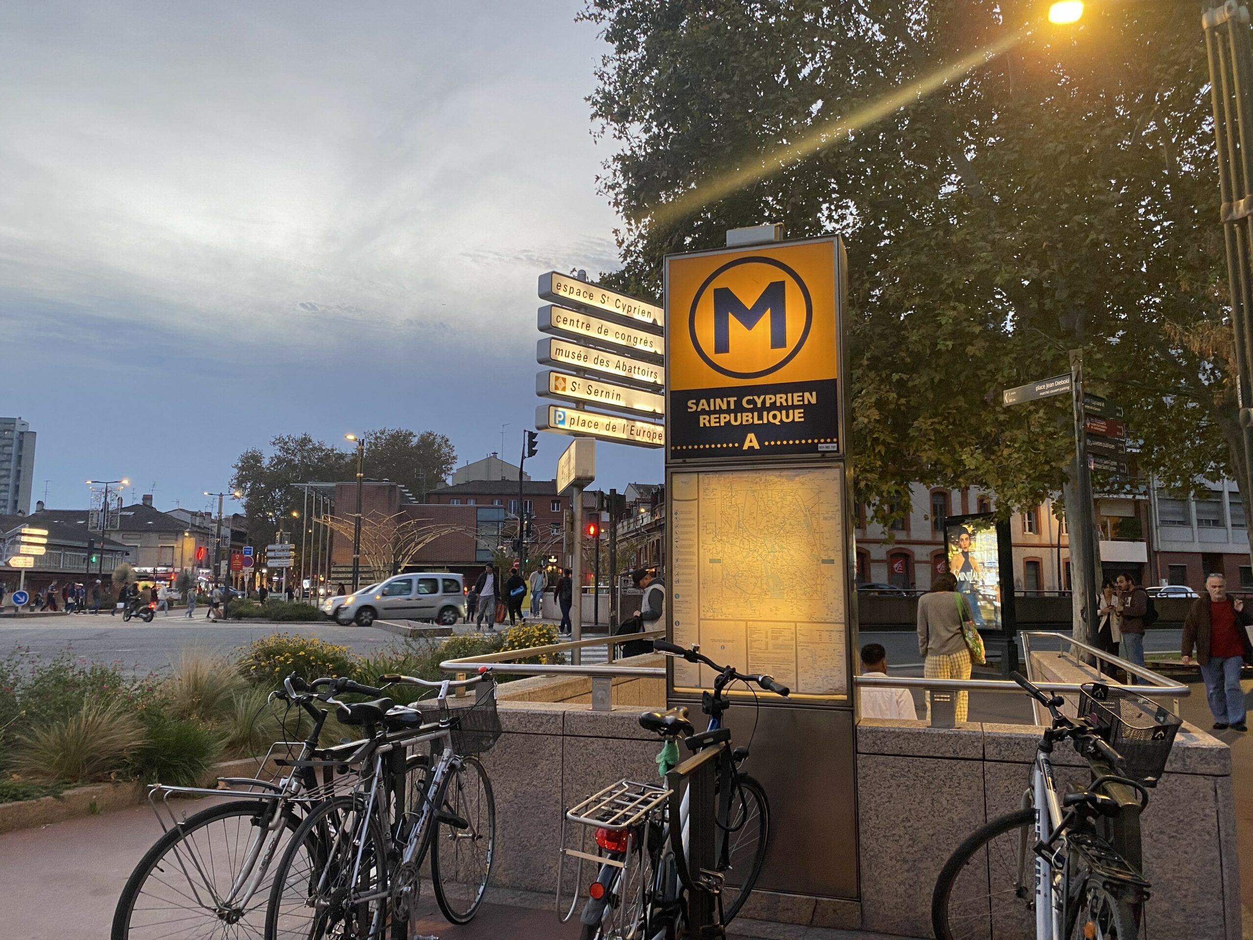 Quartier Saint-Cyprien en fin d'après-midi.